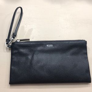 Tumi clutch